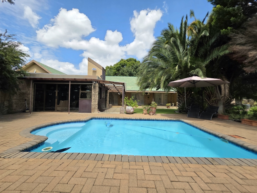 7 Bedroom Property for Sale in Jim Fouchepark Free State